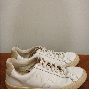 Veja White Sneakers W6 Classics